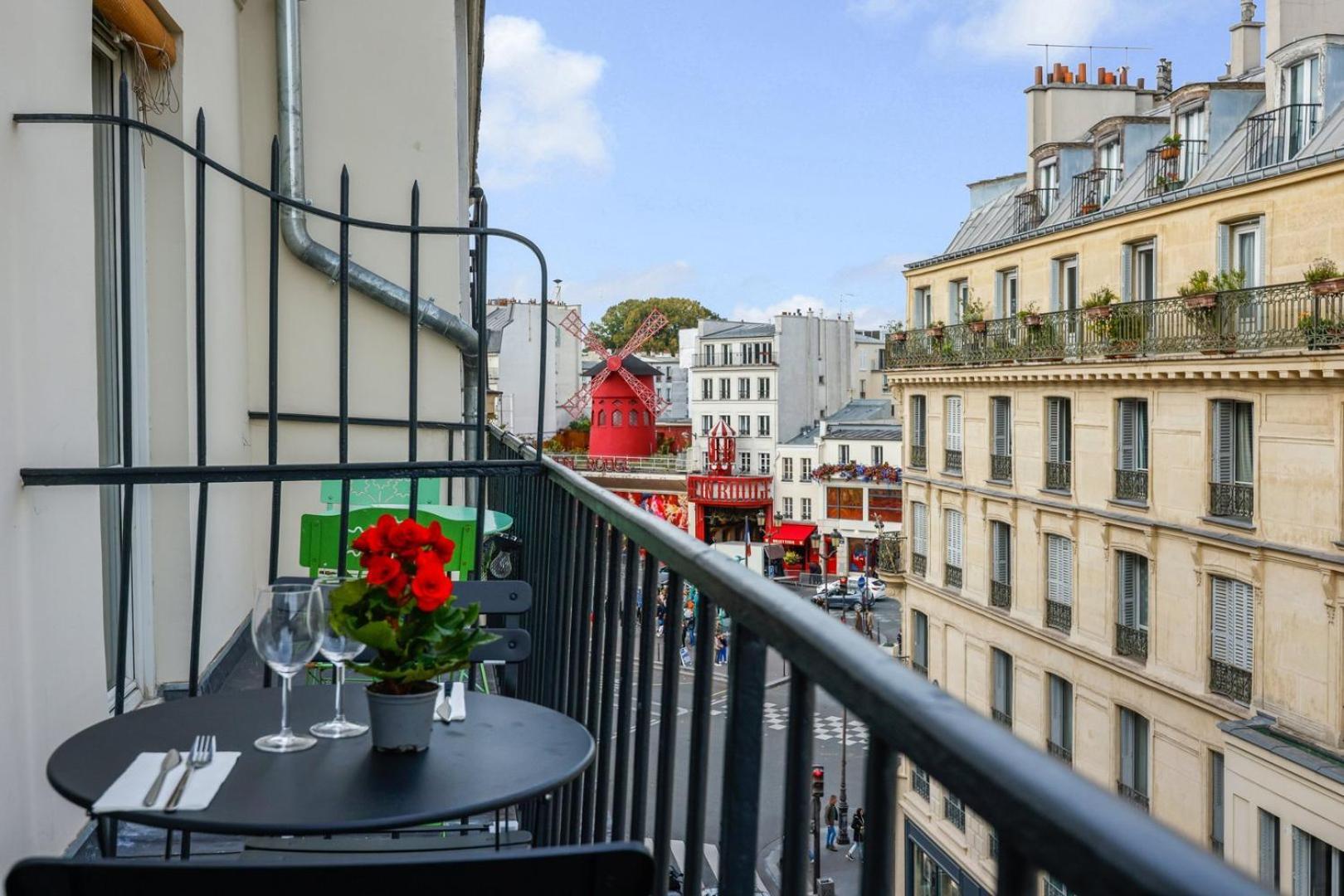 Moulin Rouge Balcony Appartement Paris