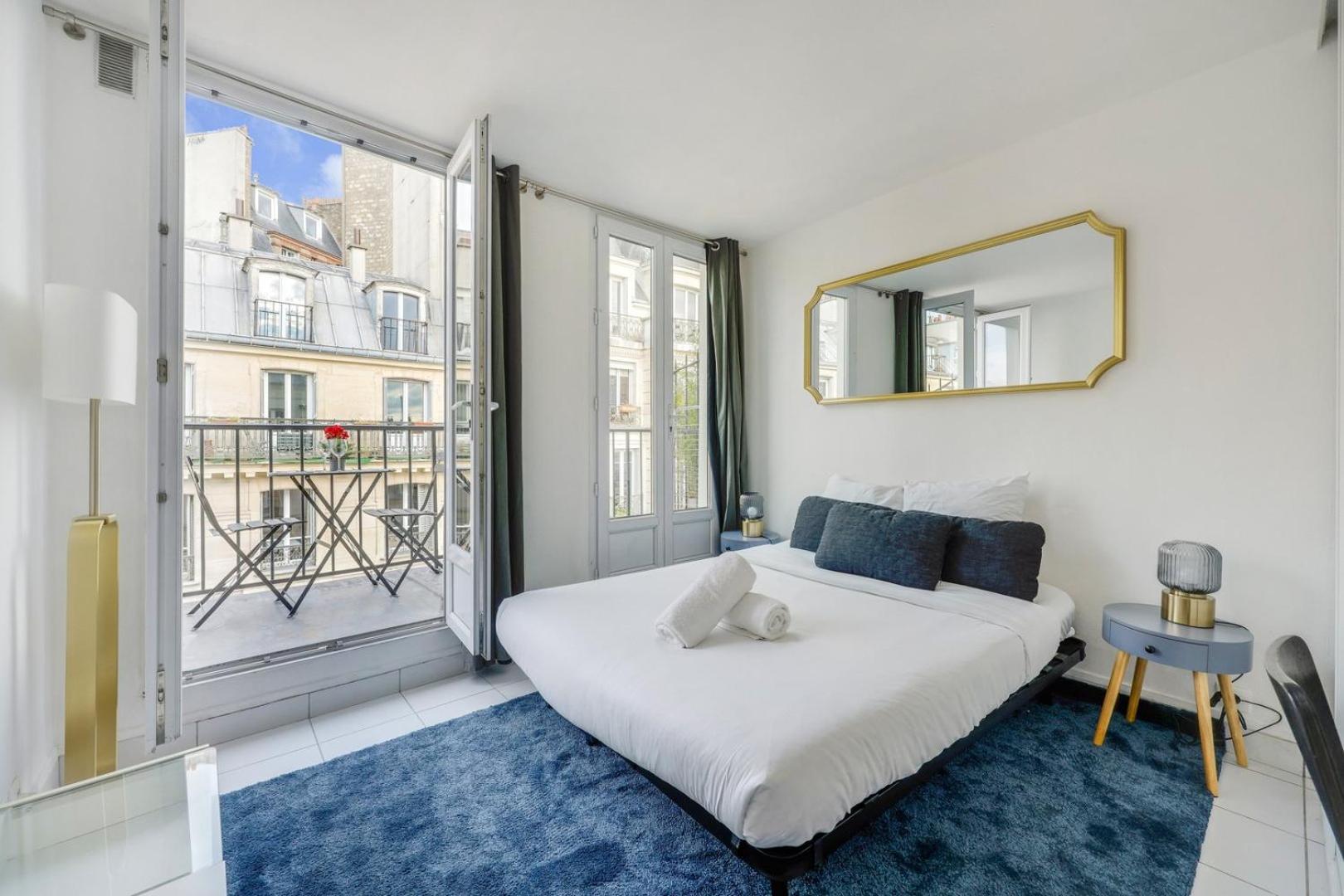 Moulin Rouge Balcony Appartement Paris